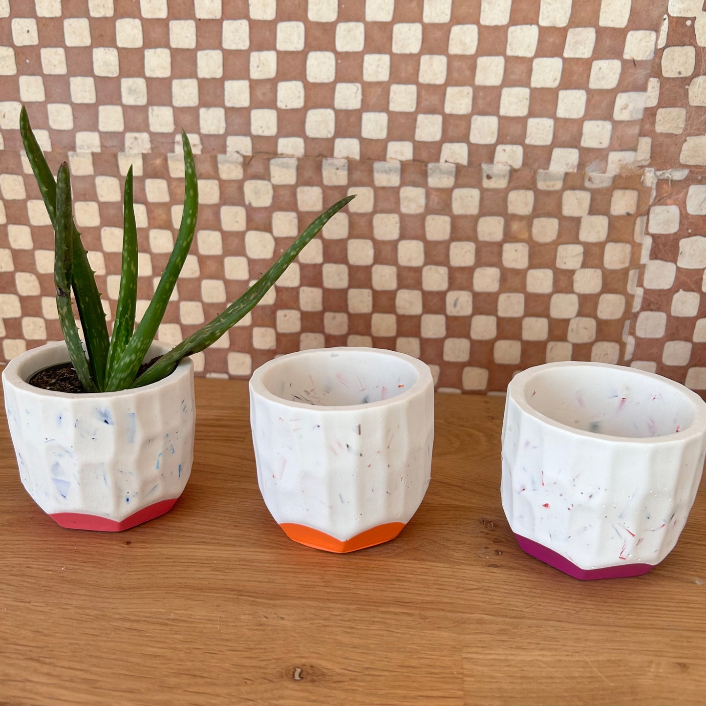 Petit cache-pot en bouchons plastiques et éco-résine ORANGE