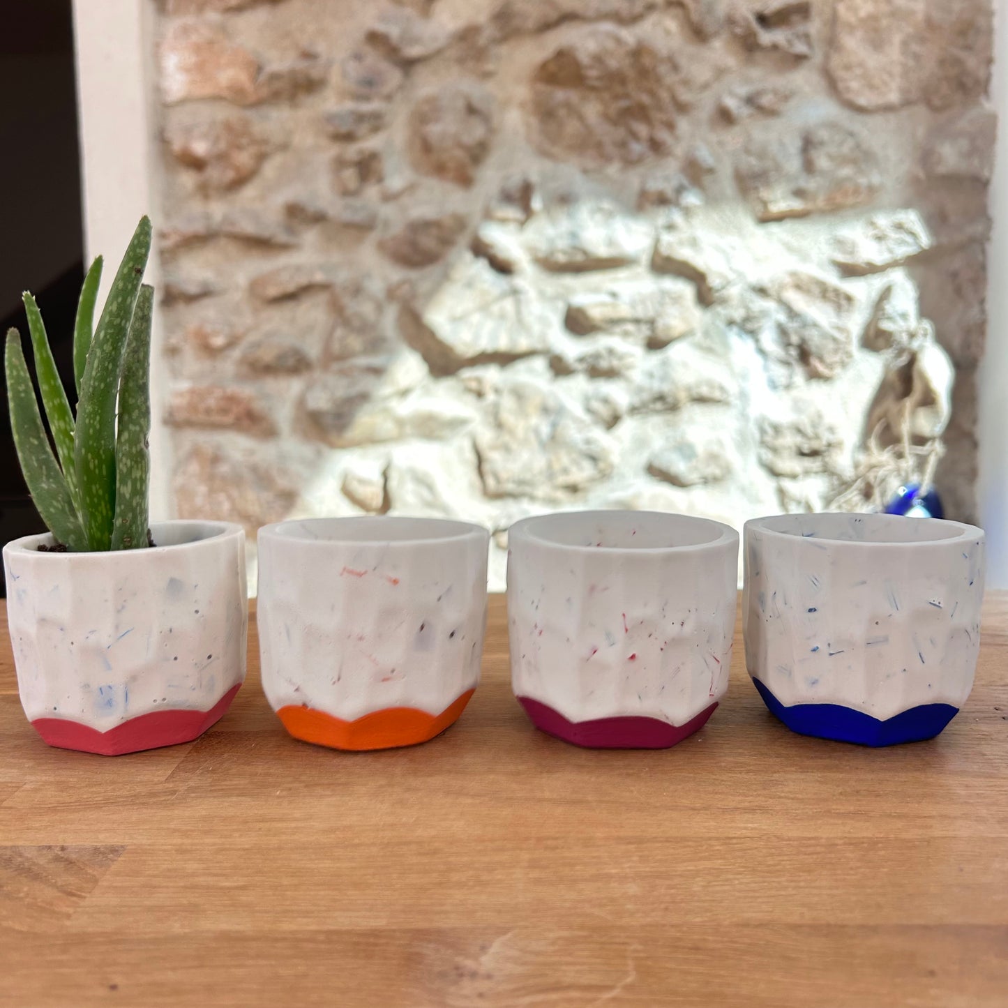 Petit cache-pot en bouchons plastiques et éco-résine ORANGE