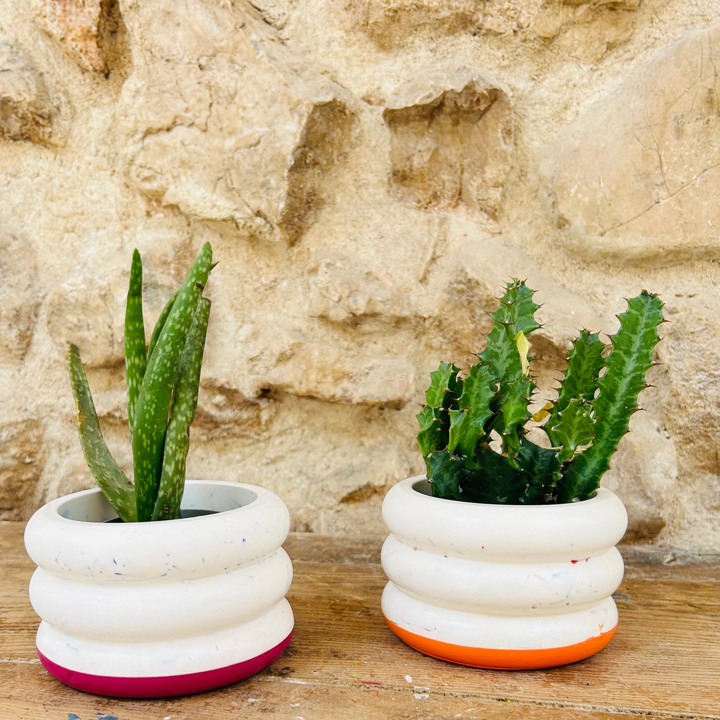 Grand cache-pot en bouchons plastiques et éco-résine VIOLET