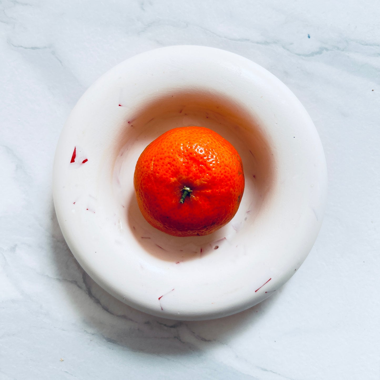 Vide-poche en bouchons plastiques et éco-résine ORANGE