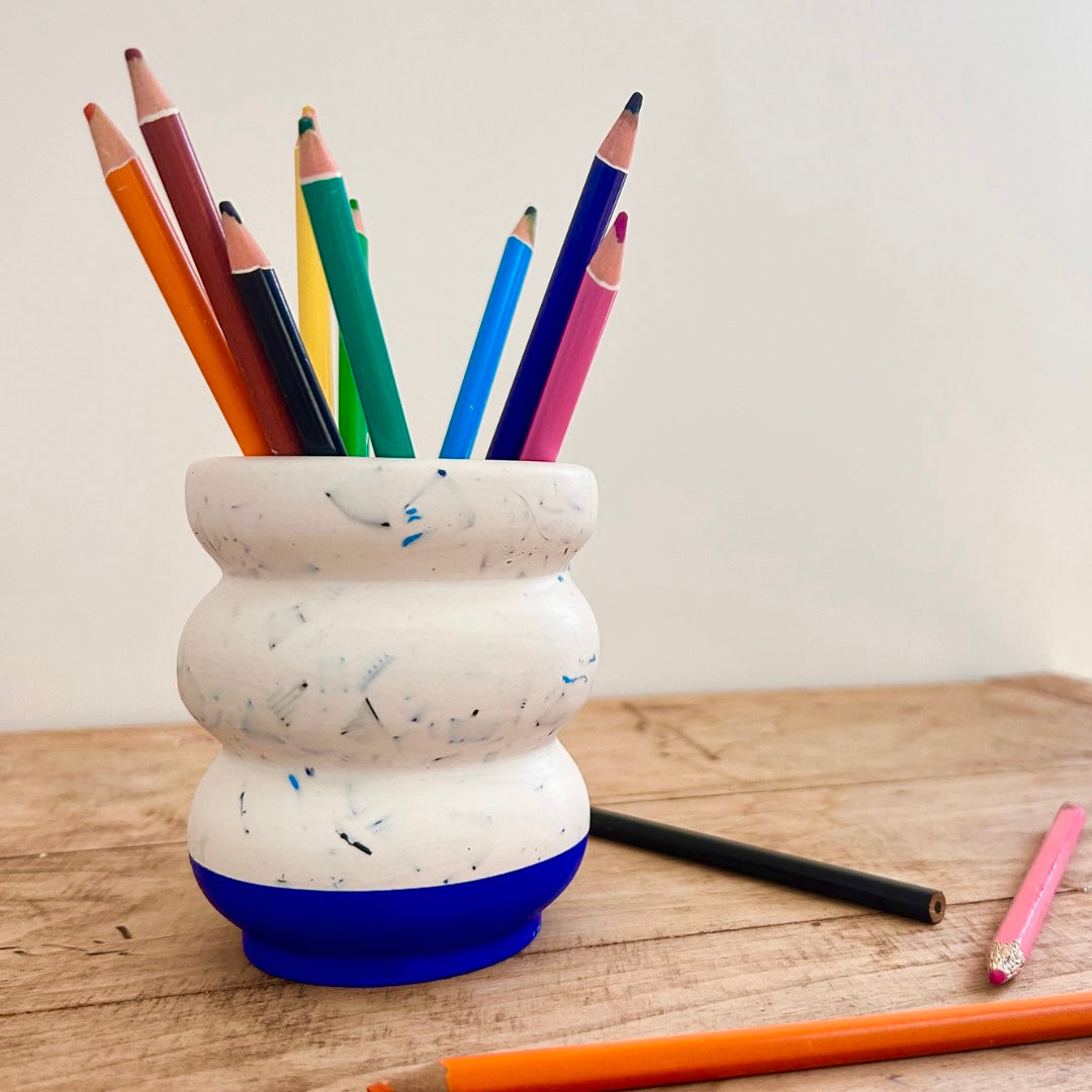 Grand Pot à Crayons en bouchons plastiques et éco-résine BLEU OUTREMER
