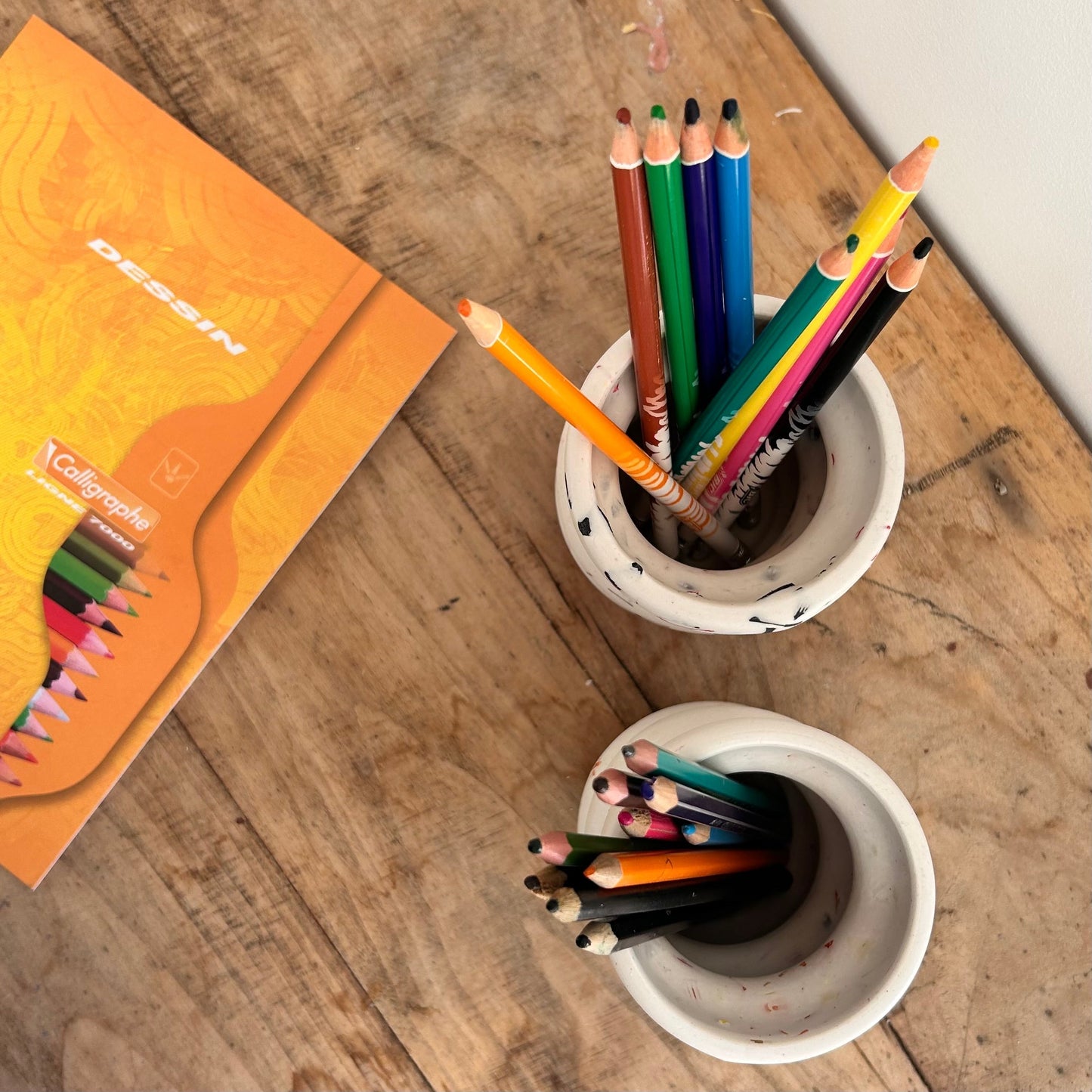 Grand Pot à Crayons en bouchons plastiques et éco-résine ORANGE
