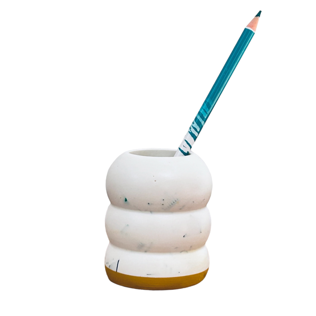 Petit Pot à crayons en bouchons plastiques et éco-résine JAUNE
