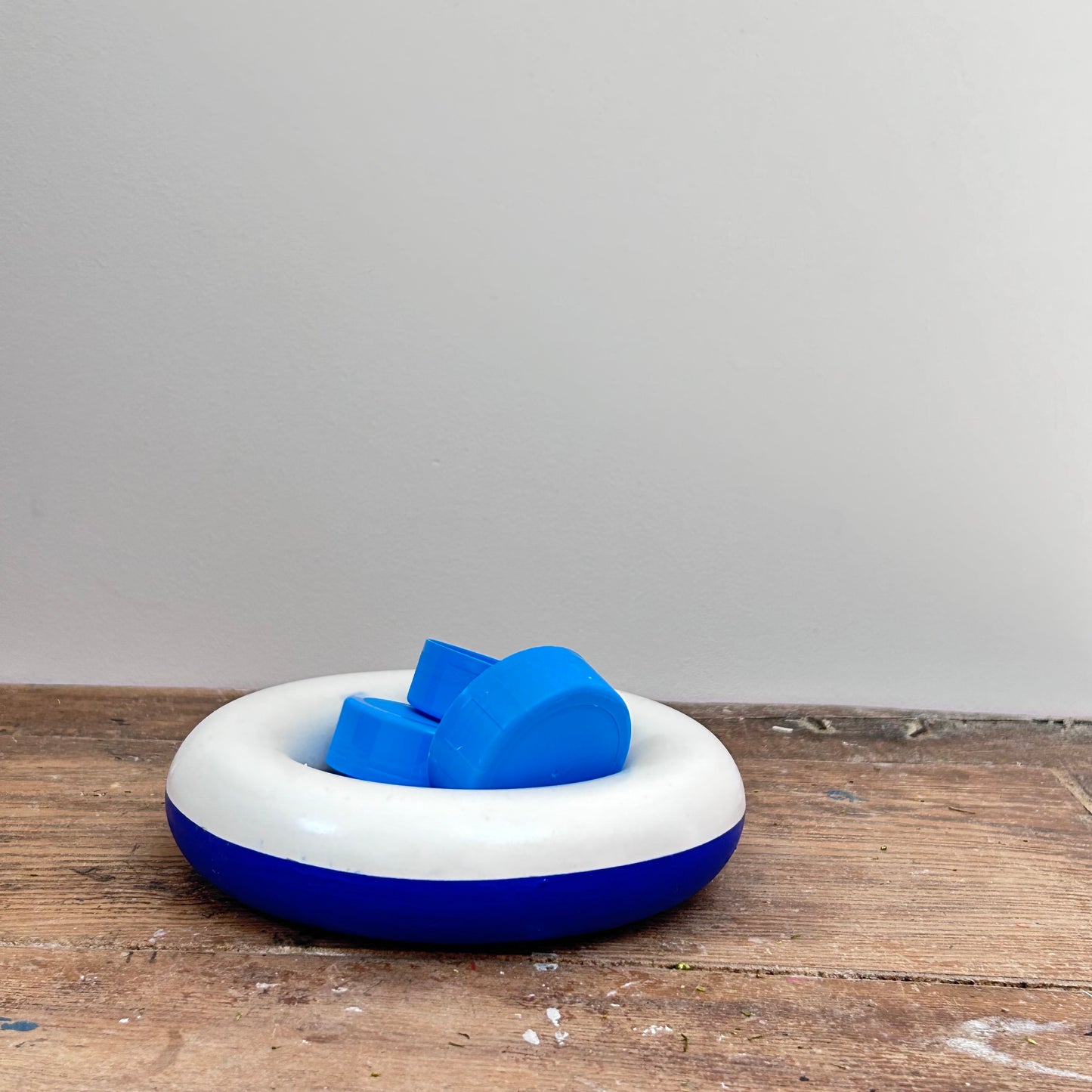 Vide-poche en bouchons plastiques et éco-résine BLEU OUTREMER