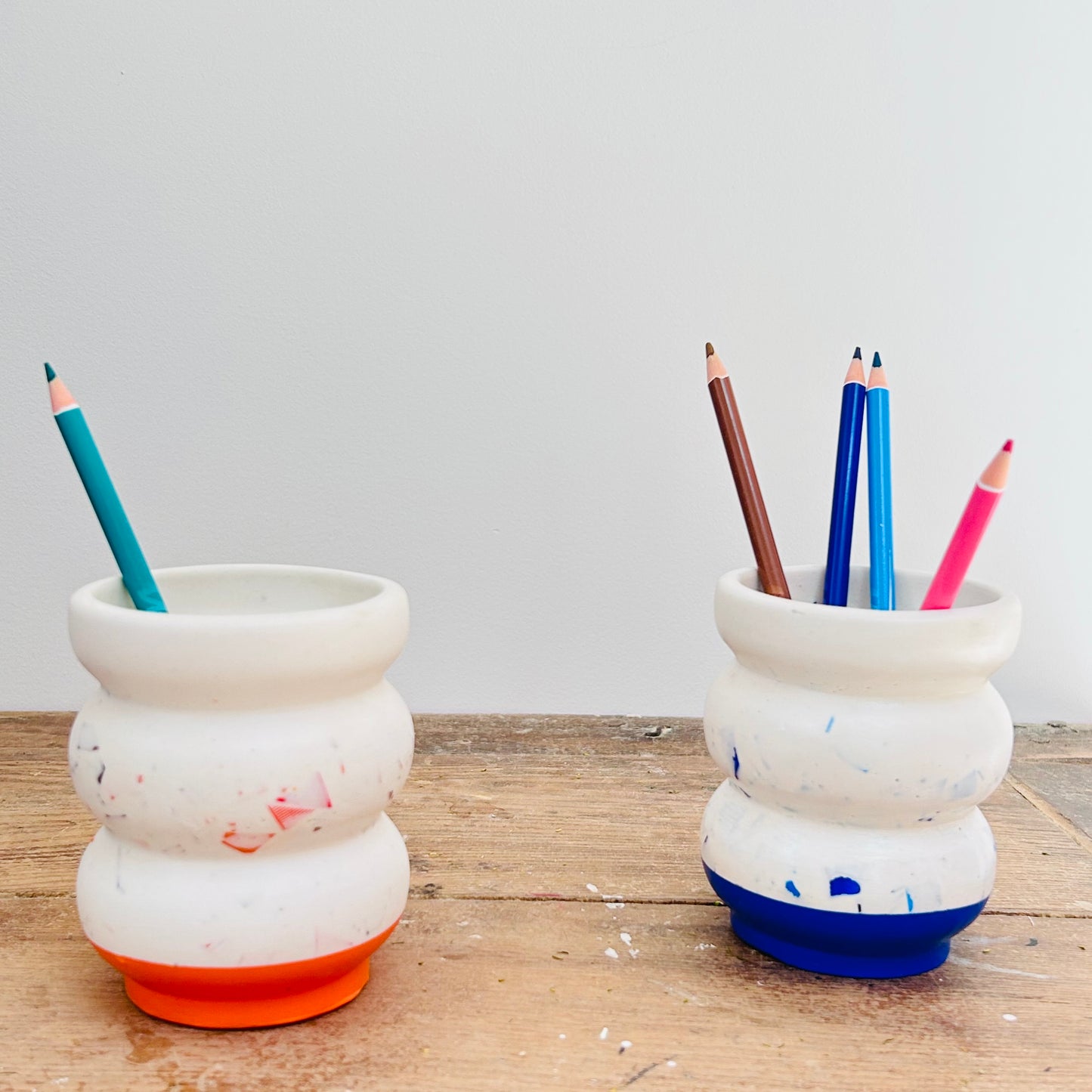 Grand Pot à Crayons en bouchons plastiques et éco-résine ORANGE