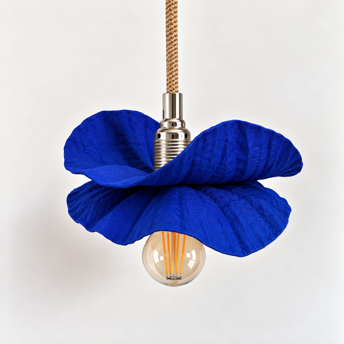 BALADE Bleu Outremer en bouteilles recyclées – luminaire écoresponsable fait main en Provence