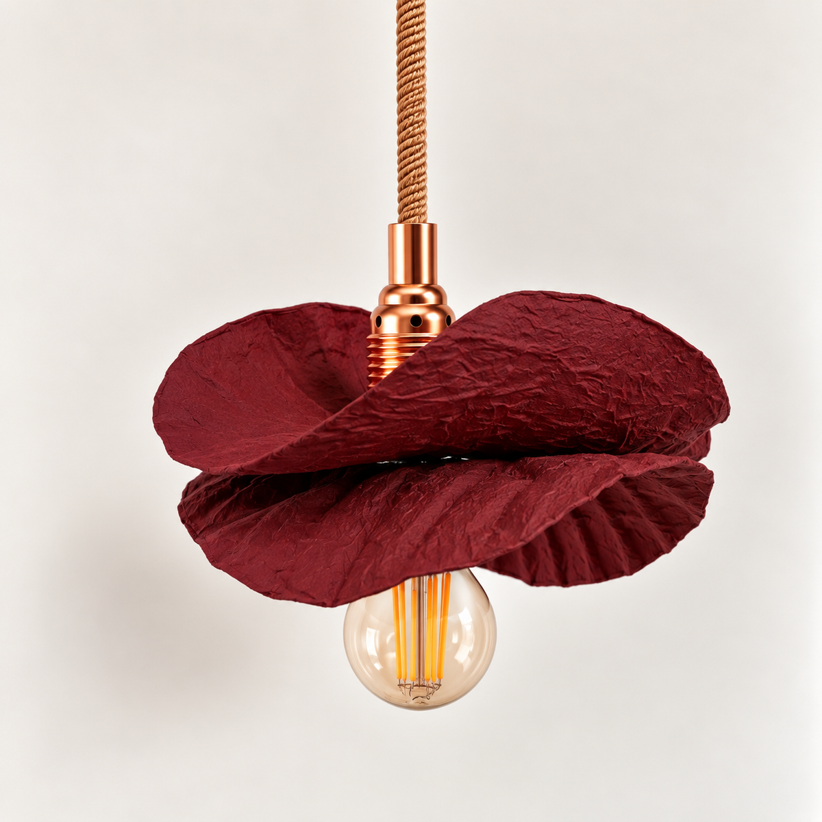 Baladeuse Rouge Bordeaux en plastique upcyclé – luminaire artisanal pour une décoration durable et singulière