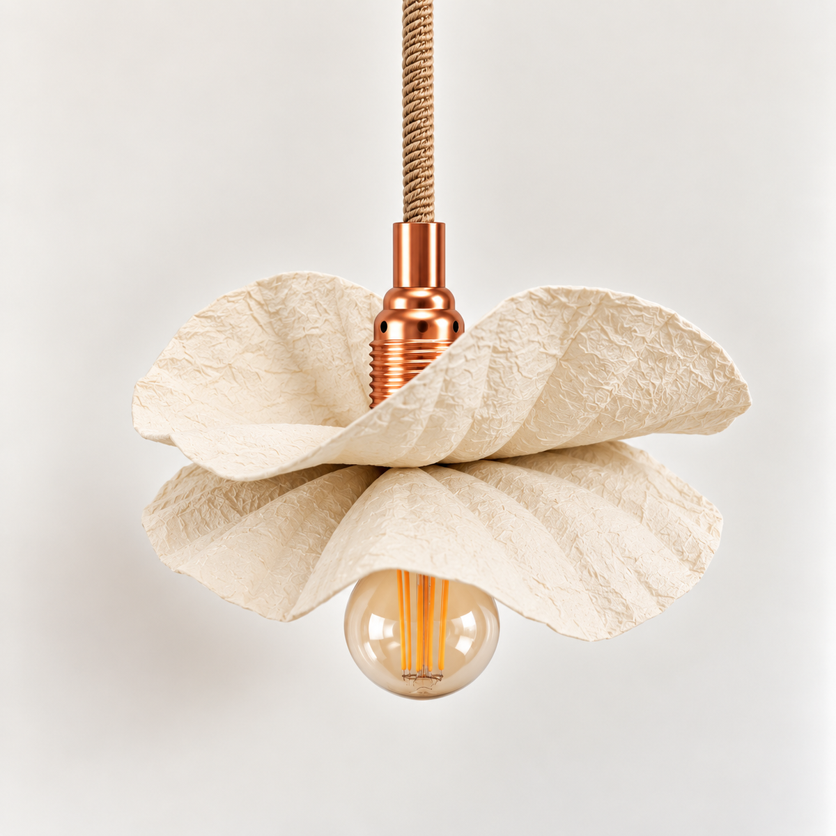 Lampe baladeuse Blanc Crème fabriquée à la main en Provence à partir de bouteilles recyclées pour une décoration durable