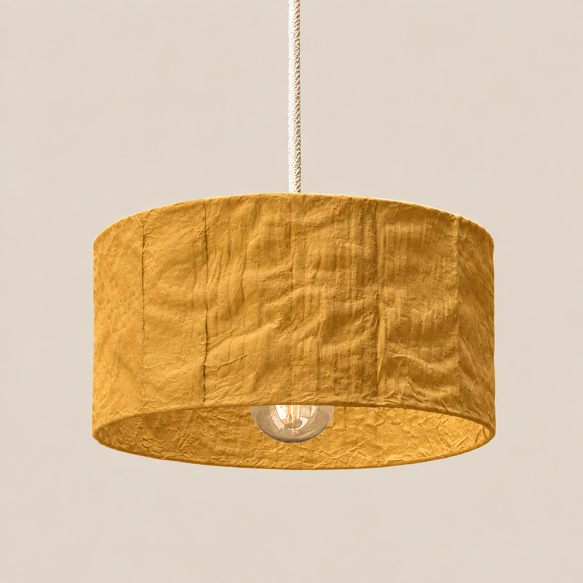 Abat-jour suspension Cylindre Jaune Ocre en plastique recyclé, luminaire artisanal fait main en Provence