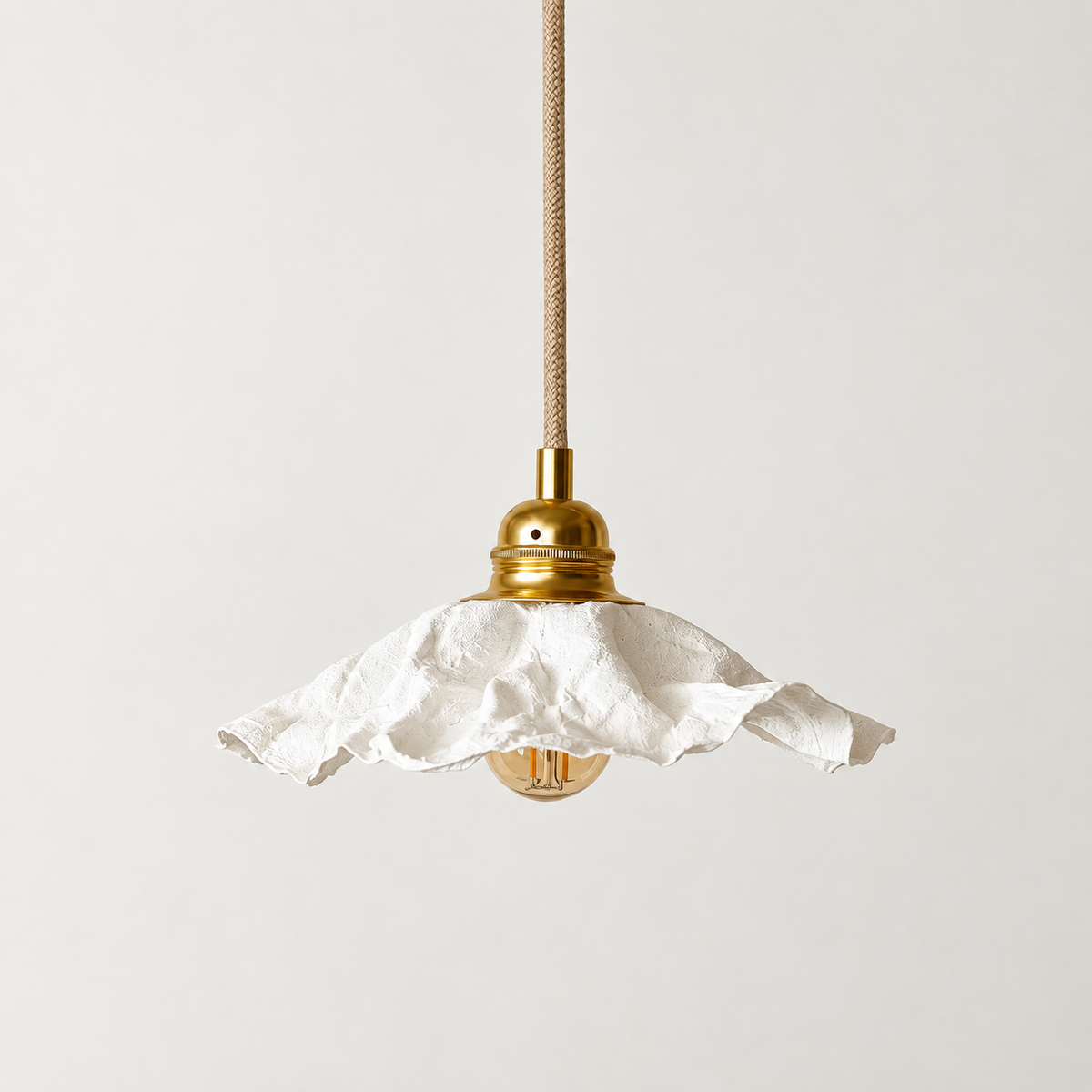 Abat-jour suspension Clochette Blanc Crème en plastique recyclé, luminaire artisanal fait main en Provence