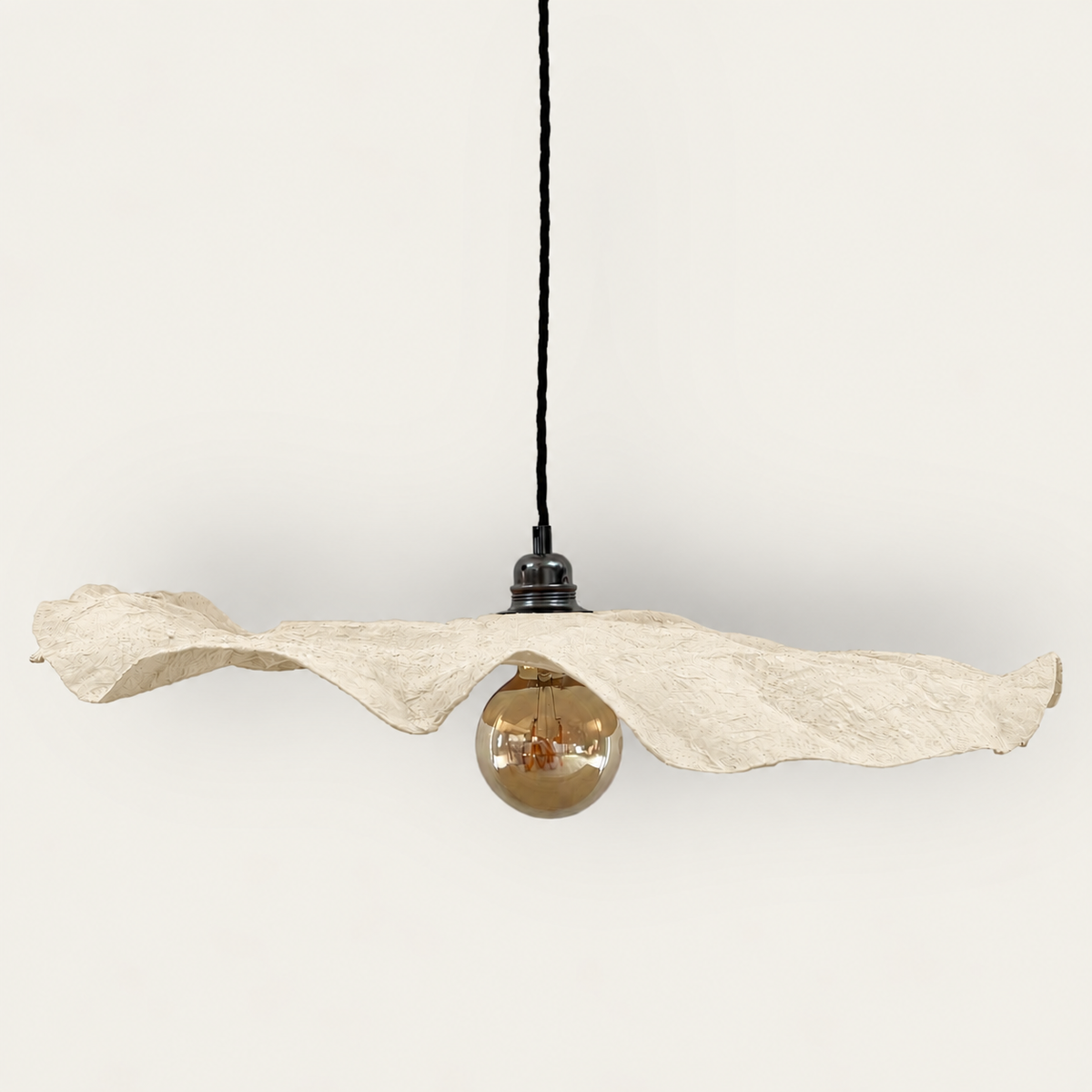 Luminaire Pétale Blanc  crème , fabrication artisanale et  écologique pour une décoration soignée