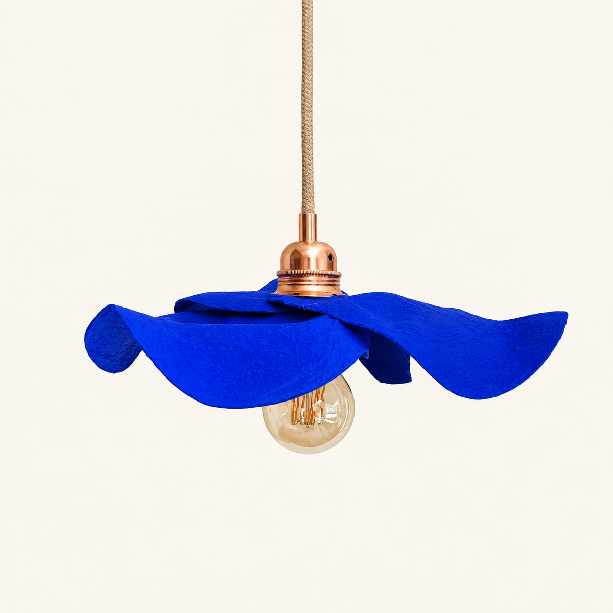 Suspension TULIPE Bleu Klein ou Majorelle luminaire artisanal écoresponsable fait main en Provence