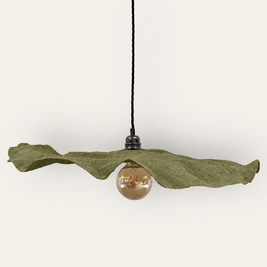 Luminaire Pétale Vert Olive , fabrication artisanale et responsable et écologique .
