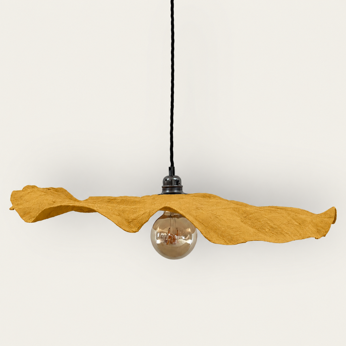 Luminaire Pétale Jaune Ocre , fabrication artisanale et responsable et écologique 