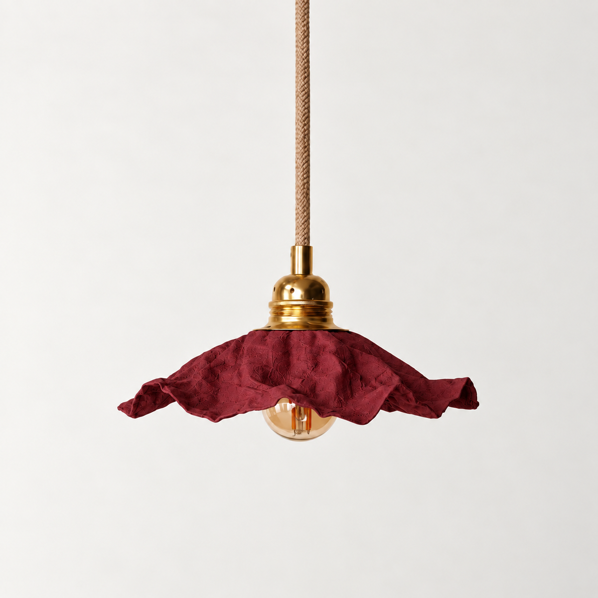 Abat-jour suspension Clochette Rouge Bordeaux en plastique recyclé, luminaire artisanal fait main en Provence