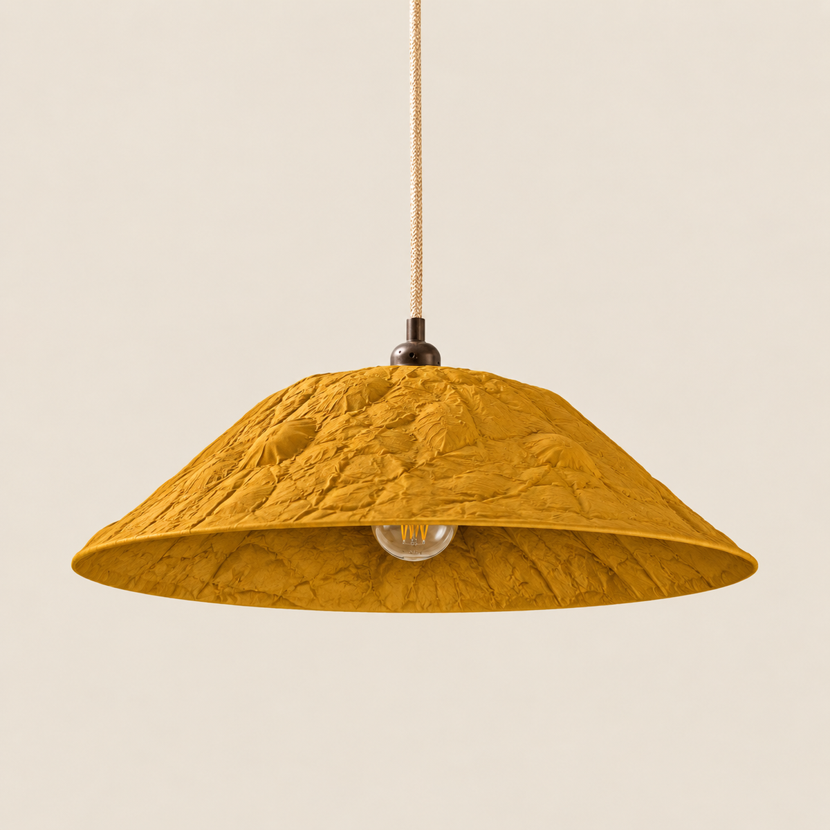 Abat-jour suspension Ombrelle Jaune Ocre en plastique recyclé, luminaire artisanal fait main en Provence