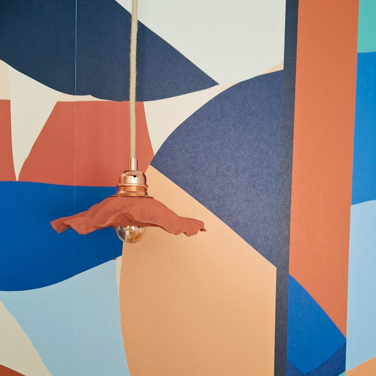 Abat-jour suspension CLOCHETTE terracotta artisanal et écoresponsable pour salon ou salle à manger